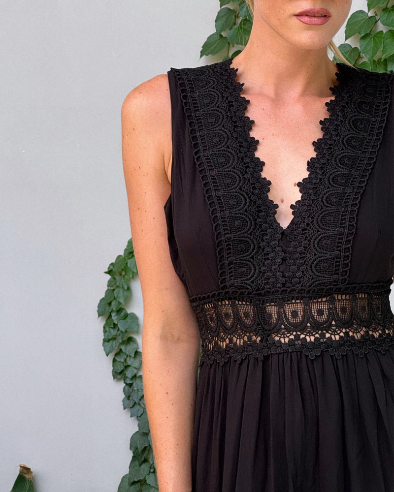 Aurélie™ | Elegáns V-nyakú csipkeruha